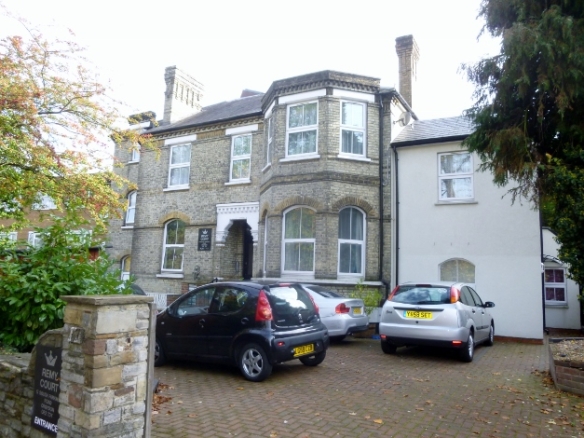 3-bedroom flat in South Croydon (CR2 7DY)